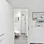 Sali Homes - Hz42 Charming In Heart Of With Balcony 아파트 *