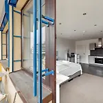 Sali Homes - Hz42 Charming In Heart Of With Balcony 아파트 바이로이트