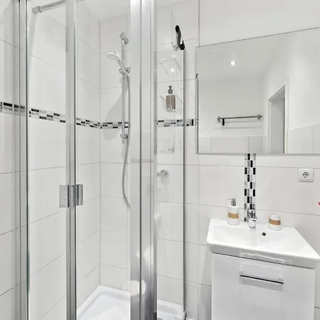 Sali Homes - Hz42 Charming In Heart Of With Balcony