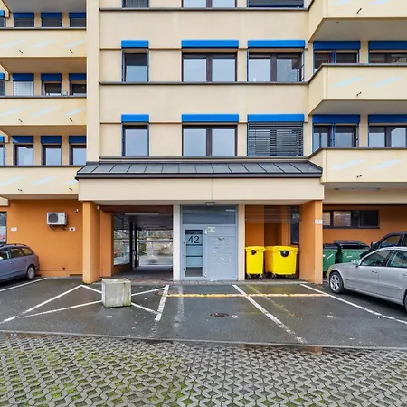 Διαμέρισμα Sali Homes - Hz42 Charming In Heart Of With Balcony
