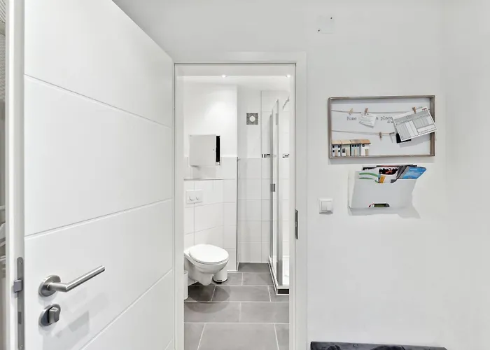 Sali Homes - Hz42 Charming In Heart Of With Balcony דירה *