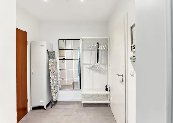 Sali Homes - Hz42 Charming In Heart Of With Balcony באיירוט